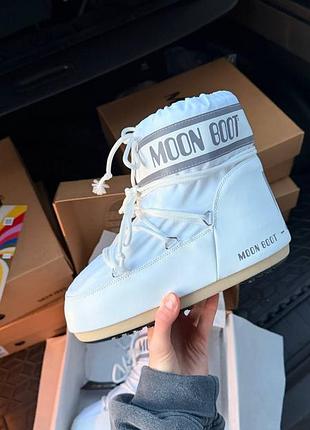 Moon boot white