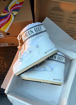 Moon boot white 3