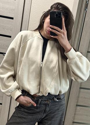 Бежевий бомбер zara 2