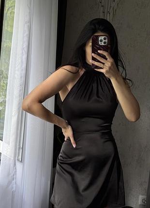 Вечірня сукня жіноча атласна чорна без рукавів🖤
