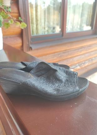 Шлепанцы из натуральной кожи