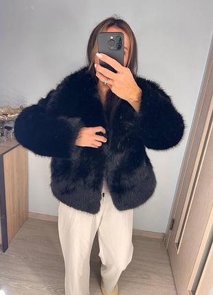 Чорна вкорочена шуба
