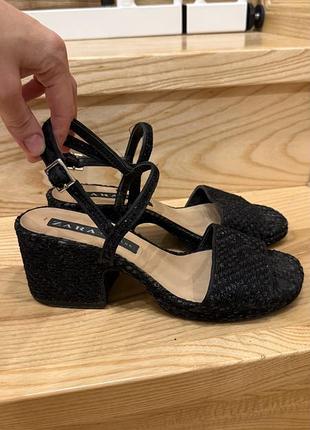 Босоніжки zara