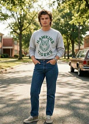 Серый свитшот hawkins tigers stranger things (удивные чудеса) от googleflix размер l