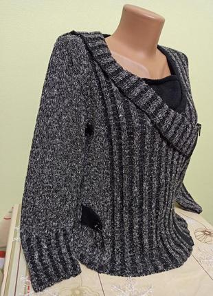 Женский вязаный свитер пуловер средней плотности.
жіночий светр2 фото