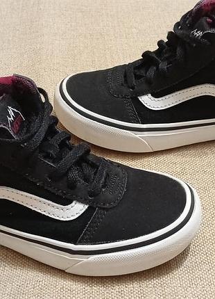 Черевики для дітей vans sk8-hi mte чорні з білою смугою, розмір 29, довжина устілки 18 см