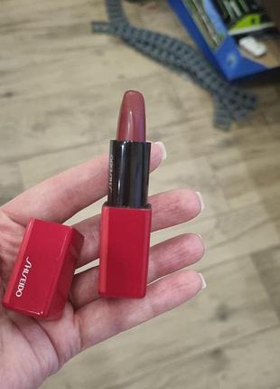 Помада shiseido 5