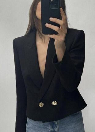 Чорний жакет zara чорний укорочений з золотими ґудзиками / піджак zara