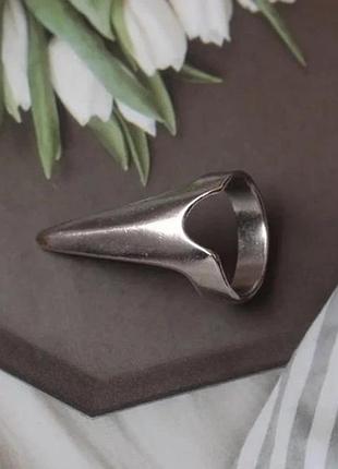Каблучка на кончик пальца серебристый коготь