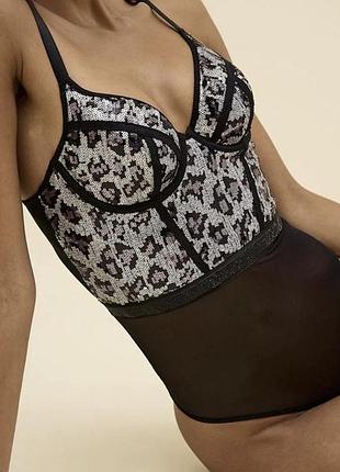 Entic silver animal sequin gemstone mesh body 38g
