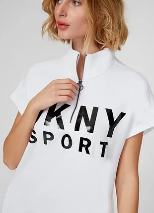 Cукня на застібці з вишитим логотипом dkny ❤️ донна каран орігінал