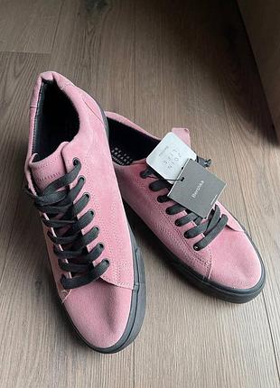 Кеды bershka кожаные 43-44р ~28.5 стелька. новые