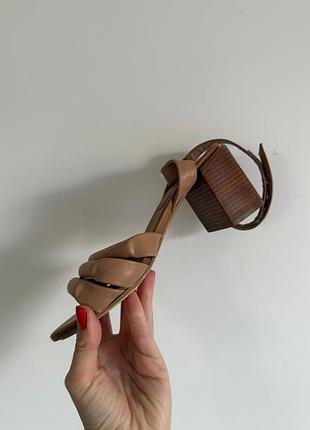 Кожаные босоножки дорогого бренда see by chloe
