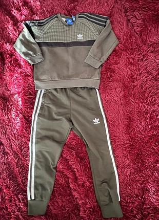 Спортивний костюм adidas 122