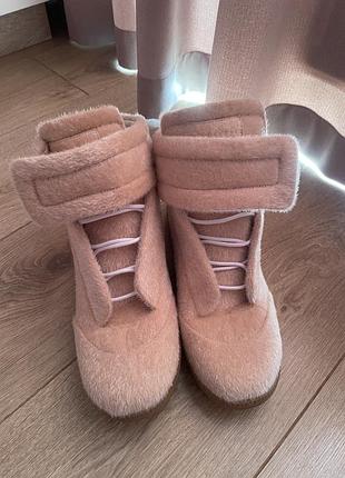 Черевики жіночі maison margiela future pony hair бежеві