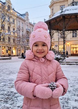 Шапка на девочку из акрила на подкладке, на осень и зиму.
