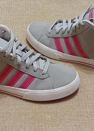 Черевики жіночі adidas сірі з рожевим, розмір 38, довжина устілки 24 см