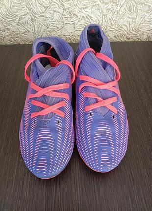 Футбольные бутсы adidas фиолетовые