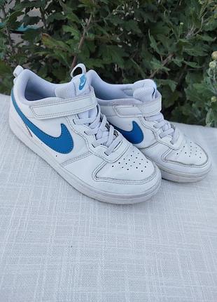 Детские кроссовки бренда nike