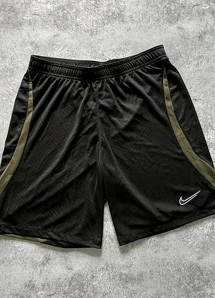 Nike dri-fit strike