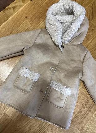 Дитяча дублянка zara 92 см бежева з капюшоном на хутрі
