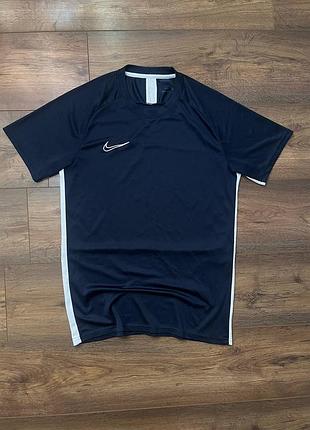 Мужская спортивная футболка nike dri-fit academy 21 / strike темно-синяя m тренировочная найк драйфит брендовес оригинальный