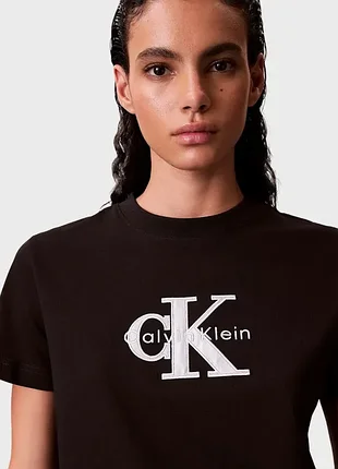 Футболка жіноча calvin klein ss classic monologo metallic cne чорна