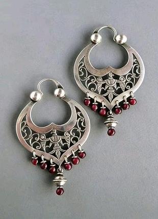 Серьги калачи гранат