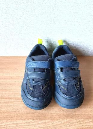 Демисезонні шкіряні кросівки clarks 27,5 р. устілка 17,5 см.