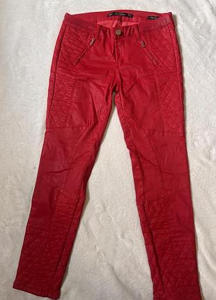 Червоні штани zara woman slim fit (шкіряний ефект / coated denim)