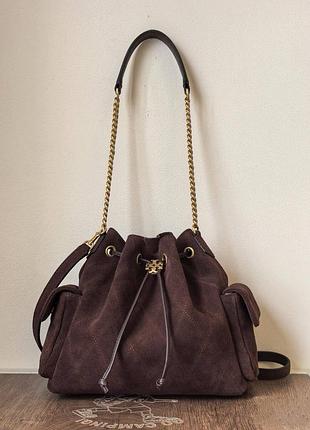 Коричневая замшевая сумка tory burch