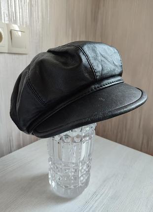 Капелюх жіночий шкіряний чорний