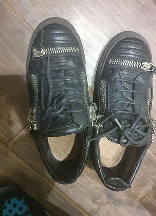 Кеды "giuseppe zanotti"
кожа натуральная 
размер 37
стелька 24