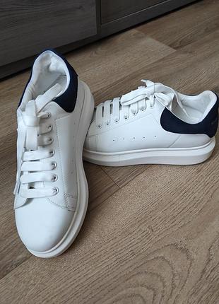 Кросівки alexander mcqueen oversized sneaker білі з темно-синім замшевим задником