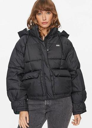 Женский пуффер офверсайз levis