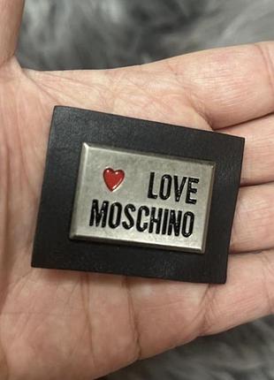Брошка для жінок love moschino, чорна з металевою вставкою