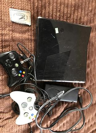 Xbox 360 slim freeboot 250gb - 40 iгор два джойстика