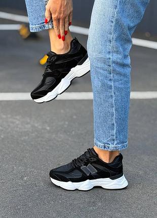 Жіночі кросівки