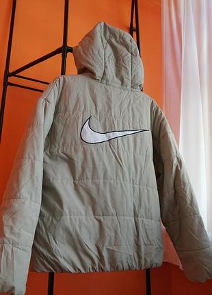 Nike l | бежева стьобана куртка з капюшоном
nike puffer jacket l / великий логотип на спині