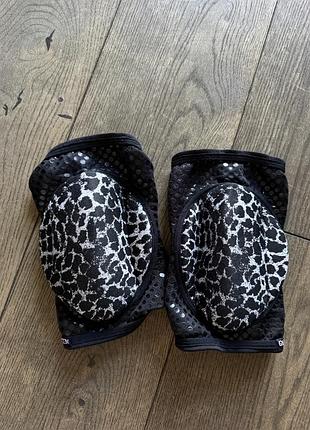 Наколінники queen для пол денс хілс