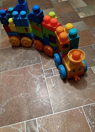 Музыкальный конструктор поезд mega bloks