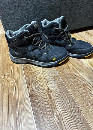 Ботинки підліток 38 р jack wolfskin
