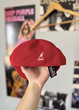 Червона берет kangol з сітчастою текстурою, унісекс