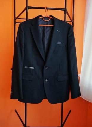 Cavallaro napoli 48 | темно-синій піджак 100% вовна
cavallaro napoli blazer 48 | polka dot lining