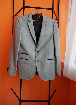 Cavallaro napoli 48 | бежевий піджак herringbone 100% вовна
cavallaro napoli blazer 48 | angelico biella