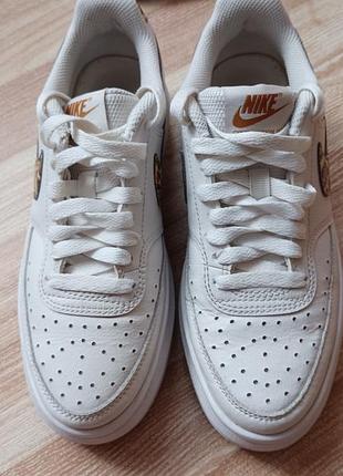 Кросівки жіночі nike білі, леопардовий свуш, 37.5 eur (23.5 см), шкіра