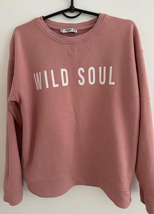 Світшот жіночий mango рожевий з написом wild soul