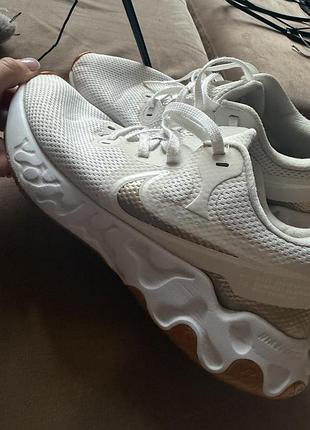Кросівки nike білі із золотистими деталями