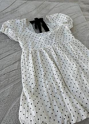 Коротка сукня primark молочного кольору в чорний горошок. з милими рукавами-ліхтариками та зав’язками на спині. стан дуже хороший. розмір 36 s