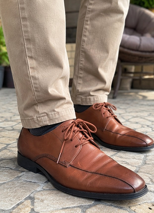 Clarks мужские кожаные туфли 43 - премиальная классика, коричневые